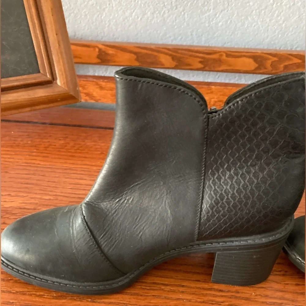 Clarks women’s leather